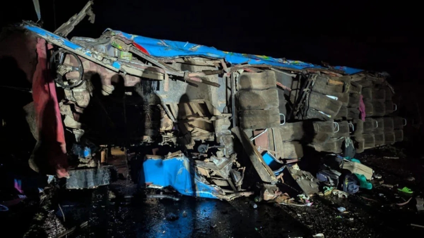 20 schoolchildren killed in bus crash in Uganda